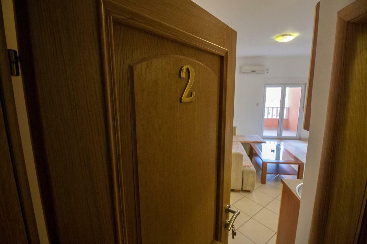 Apartments Knezovic Gradac  Luaran gambar