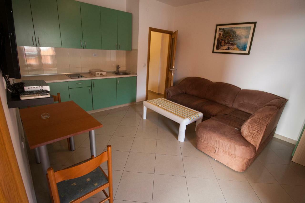 Apartments Knezovic Gradac  Luaran gambar